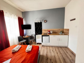 Smart Comfort StudioN4 Private Kitchenette Bathroom to Beach 260m Marina Port old City 900m